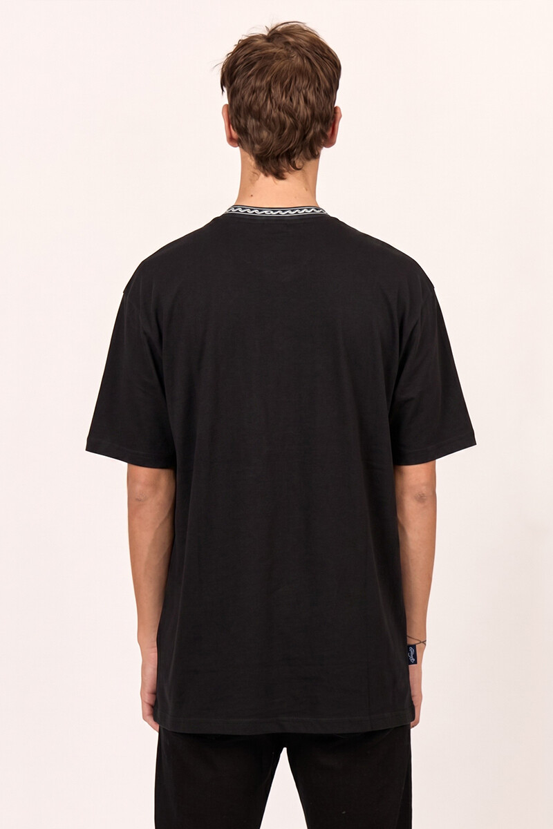 REMERA FRONT OVER TEE J-negro