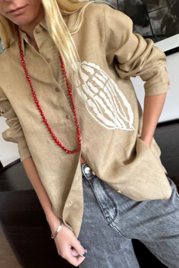 Camisa Bordada Caracol Beige