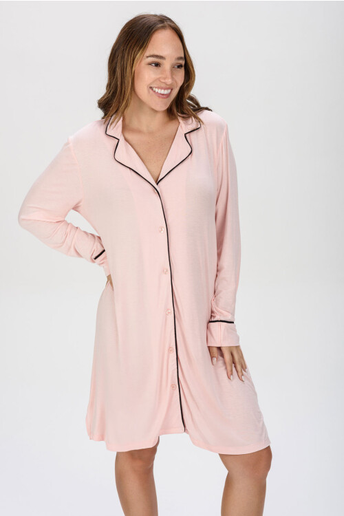 CAMISA LISA CON RIBETE ROSADO
