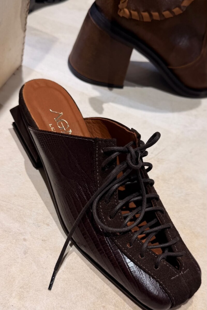 Escultura Shoes Chocolate