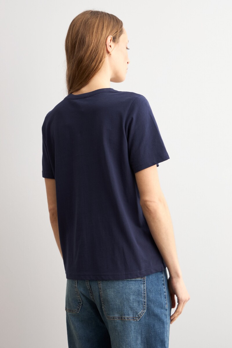 Remera flores de crochet azul marino