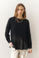 BLUSA A LA BASE NEGRO