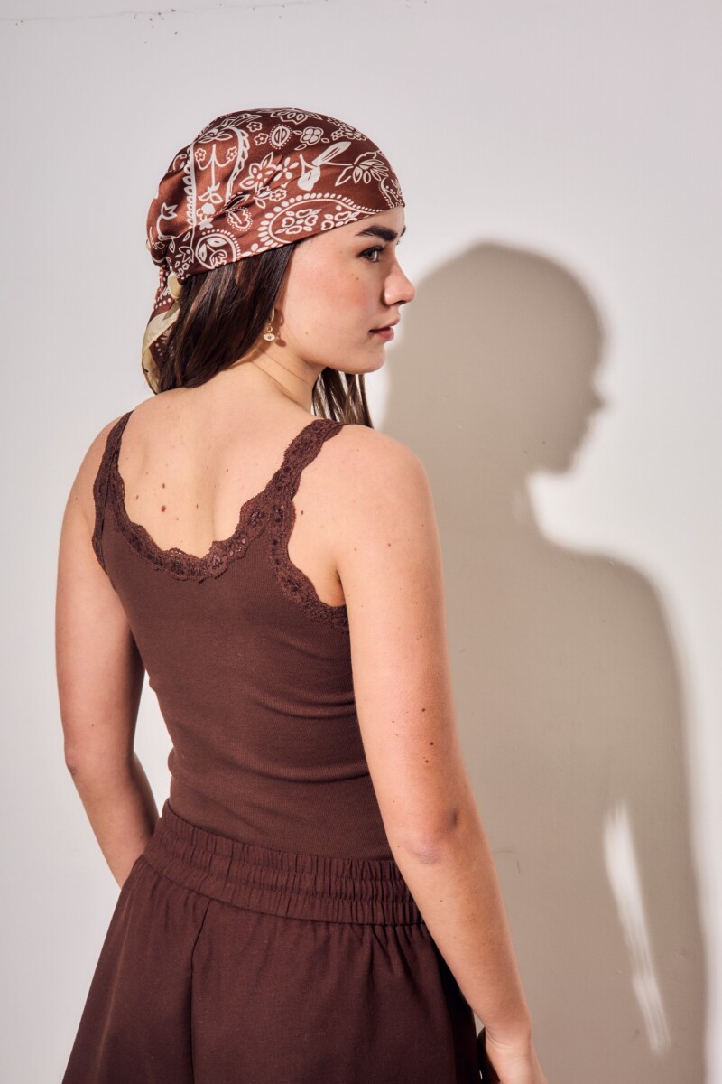 Musculosa Con Encaje Chocolate