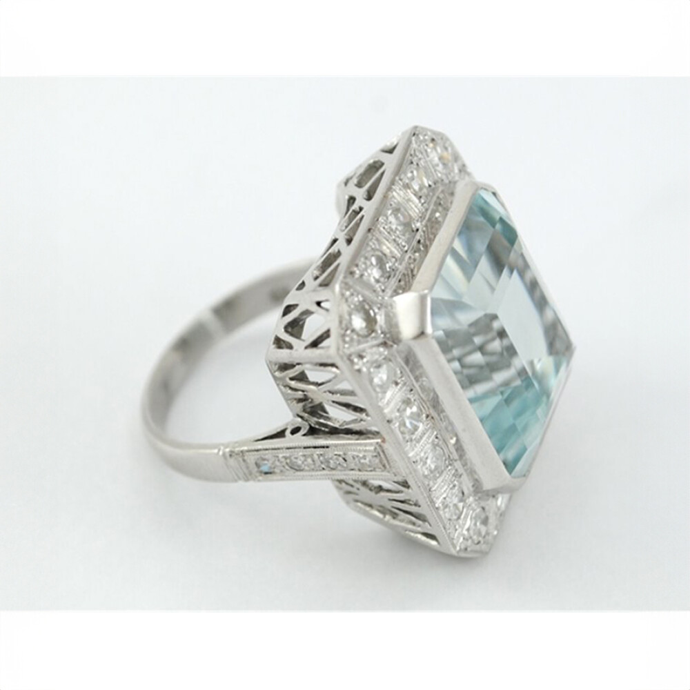 Anillo Oro 18K Diseño Antiguo Con Brillantes Y Agua Marina Anillo Oro 18K Diseño Antiguo Con Brillantes Y Agua Marina