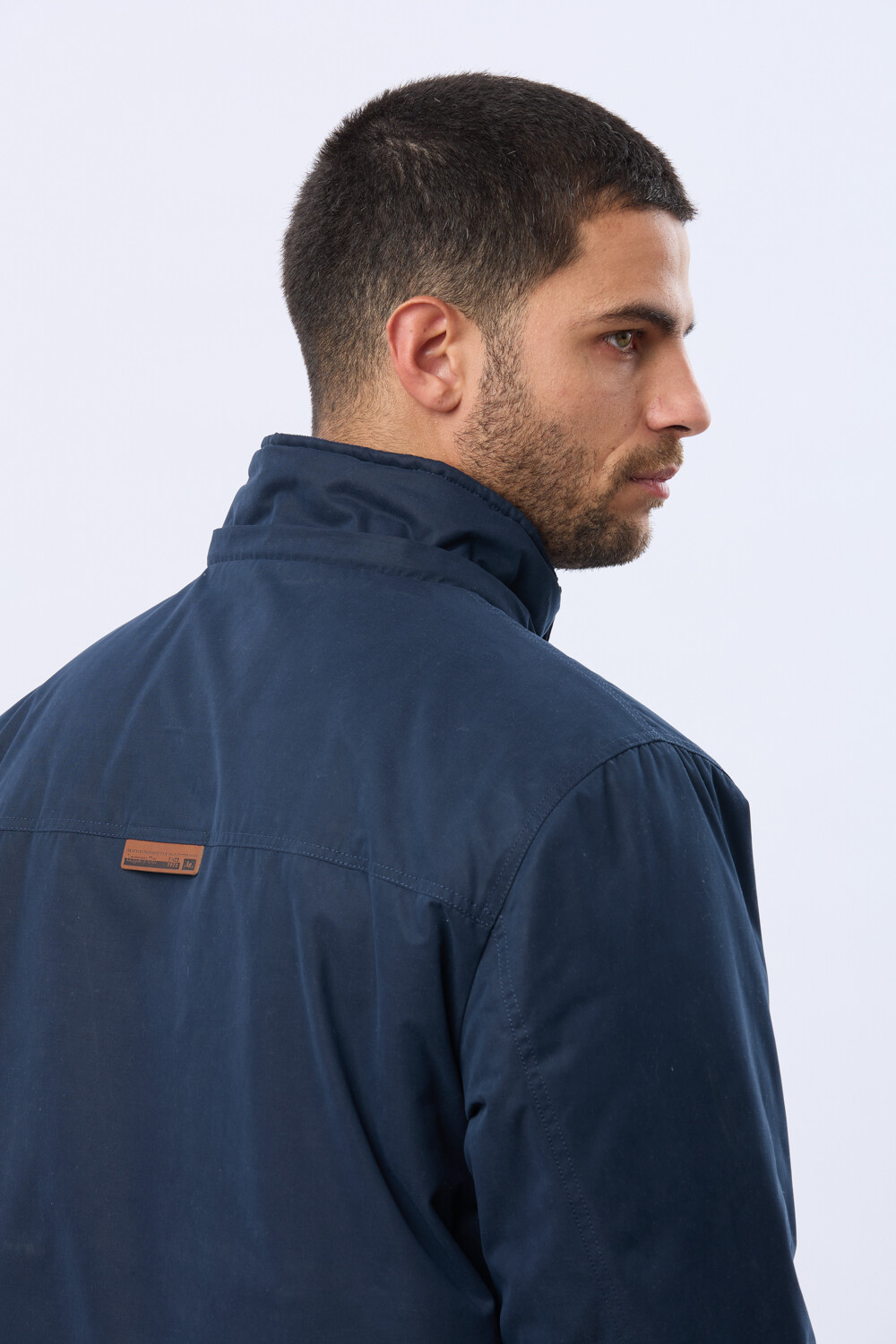 CAMPERA CON CAPUCHA DESMONTABLE Azul