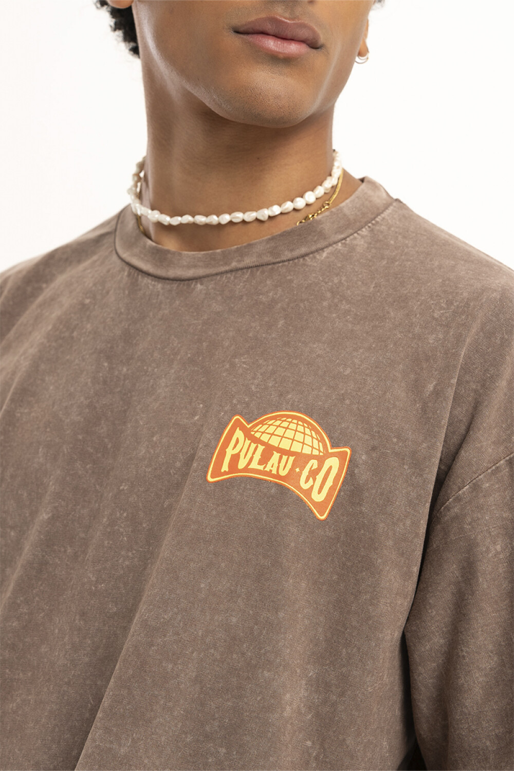 Remera Pulau WW Marrón
