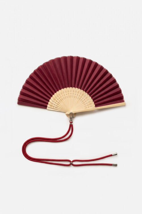 Abanico bambú con cordón rojo