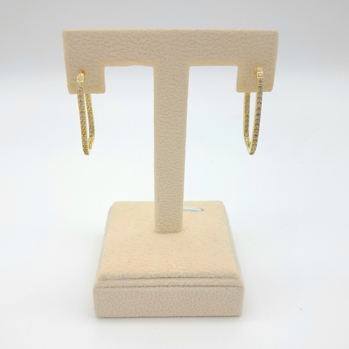 Par de aros de plata 925 con baño de oro amarillo y circonias. 