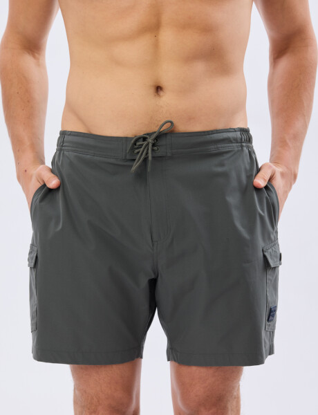 SHORT CARGO DE BAÑO LISO Verde