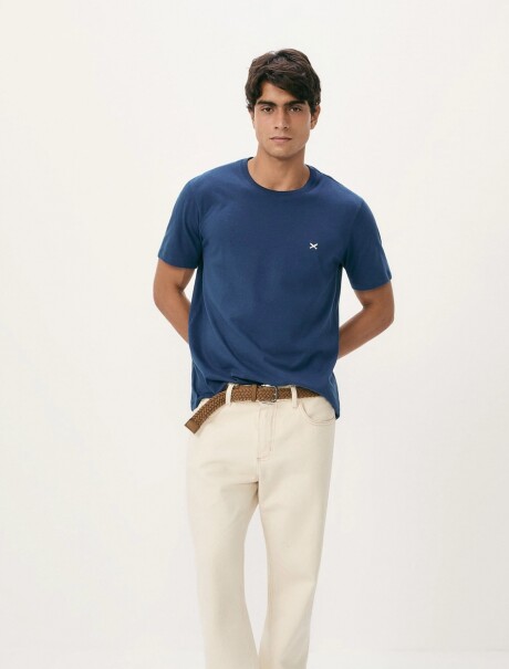 CAMISETA BÁSICA WORLD CON BORDADO AZUL