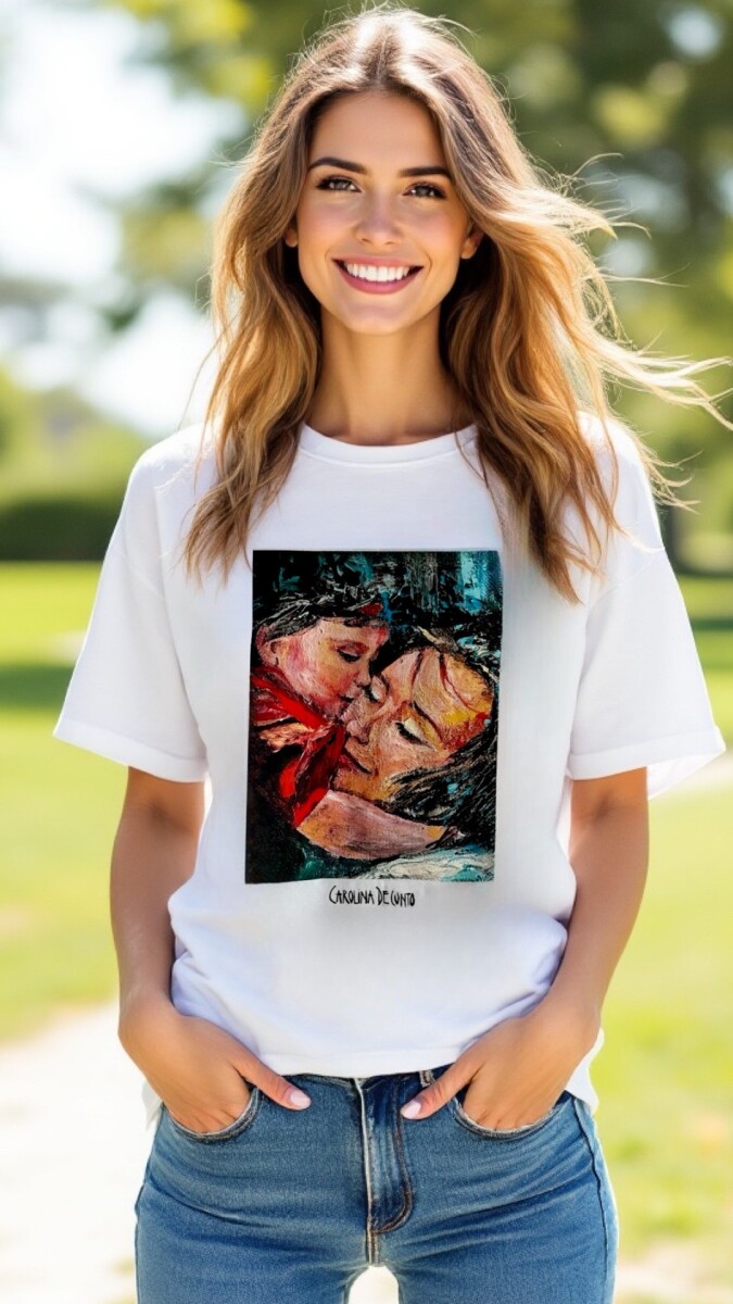Remera De Algodón Reproducción Cuadro ABRAZO De Carolina De Cunto 