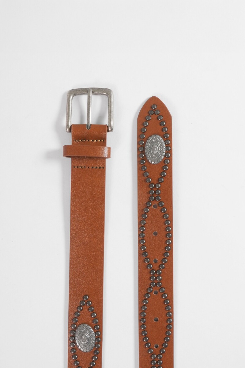 Cinturón tachas marrón