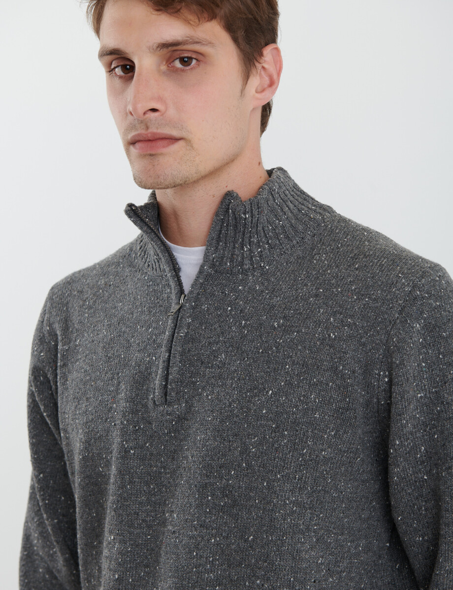 470421 REMERA HARRY Gris Oscuro