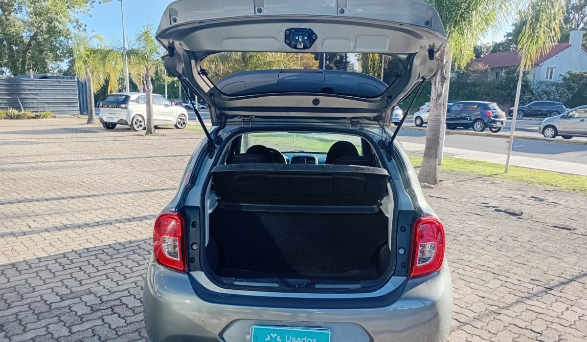 Nissan March Extra Full 1.6 - 2015 Nissan March Extra Full 1.6 - 2015