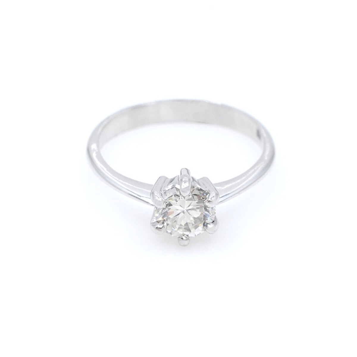 Anillo solitario en oro 18k blanco y brillante central 