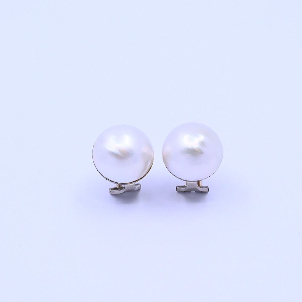 Caravanas oro 18k 2 tonos con perlas mabe. Caravanas oro 18k 2 tonos con perlas mabe.