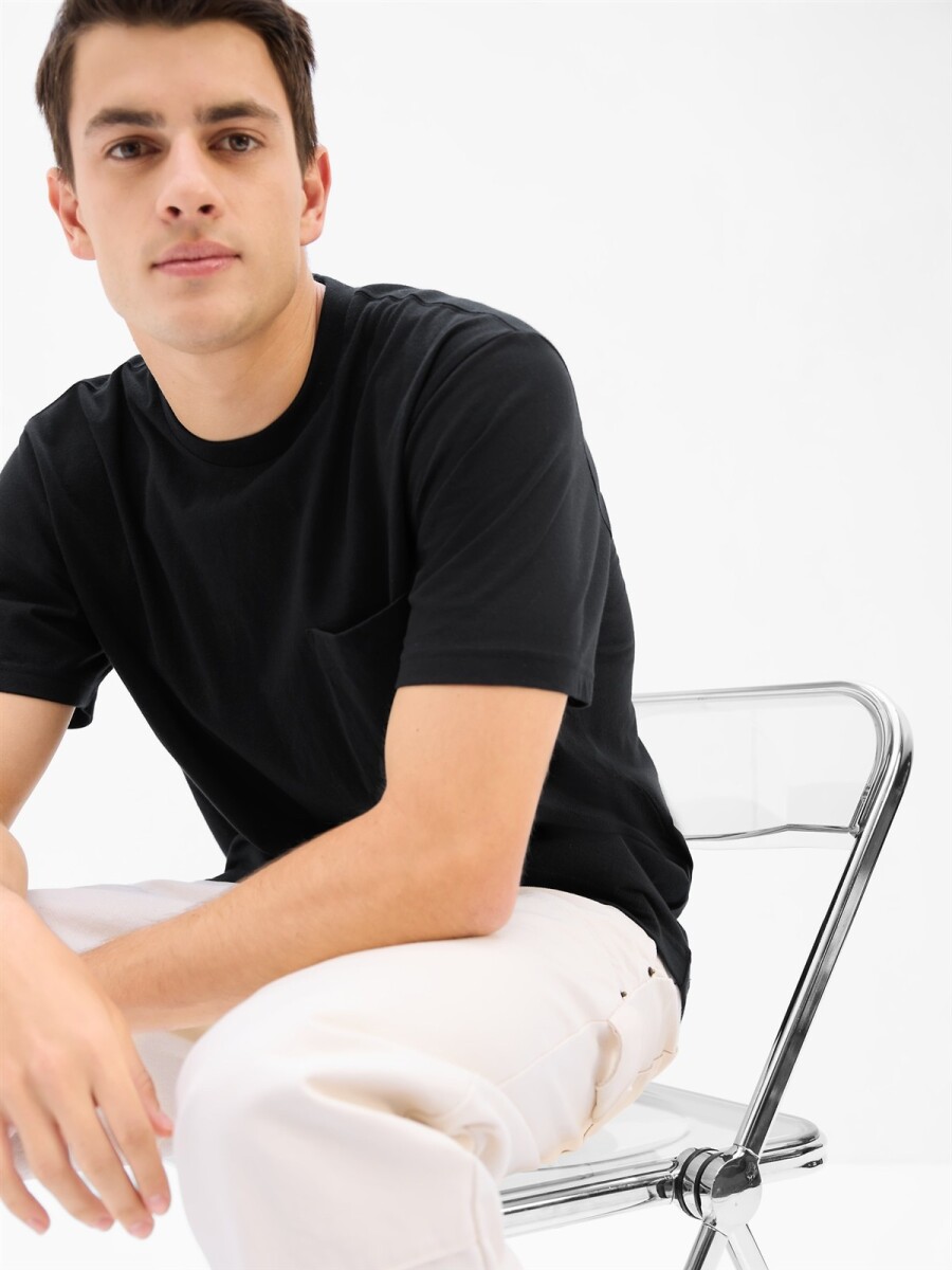 Remera Con Bolsillo Hombre - True Black 