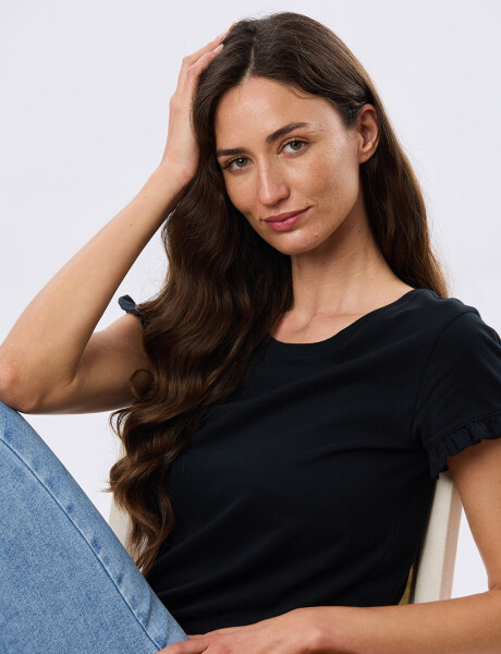 REMERA DE ALGODÓN CON VOLADO Negro