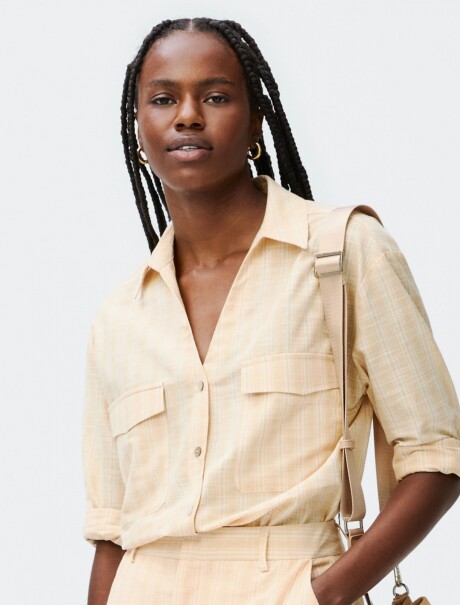 CAMISA MANGA LARGA CON ESTAMPADO NARANJA