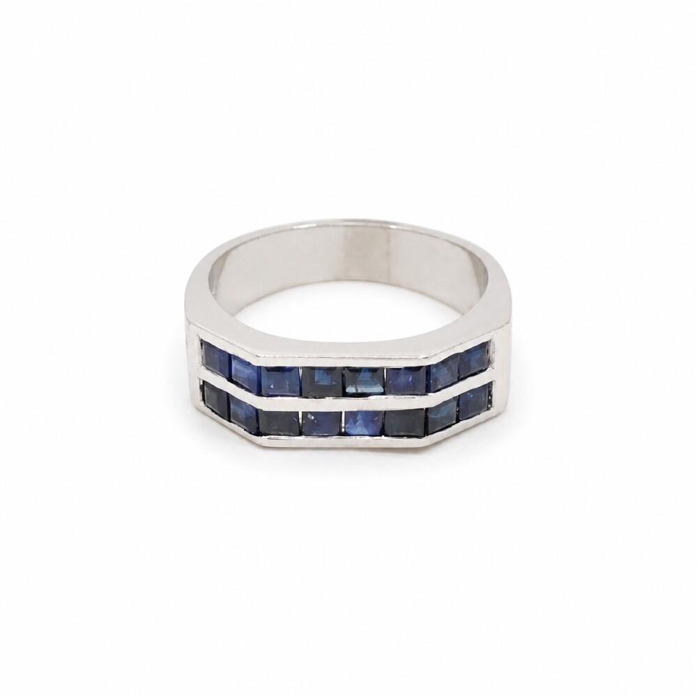 Anillo En Oro 18K Blanco Y Zafiros. Anillo En Oro 18K Blanco Y Zafiros.