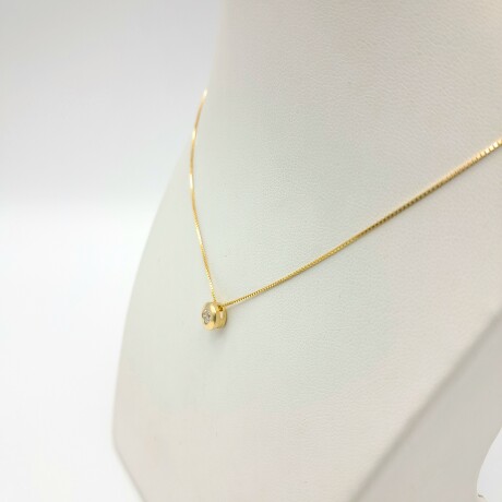 Conjunto de colgante y cadena de oro 9 ktes, PUNTO DE LUZ. Conjunto de colgante y cadena de oro 9 ktes, PUNTO DE LUZ.