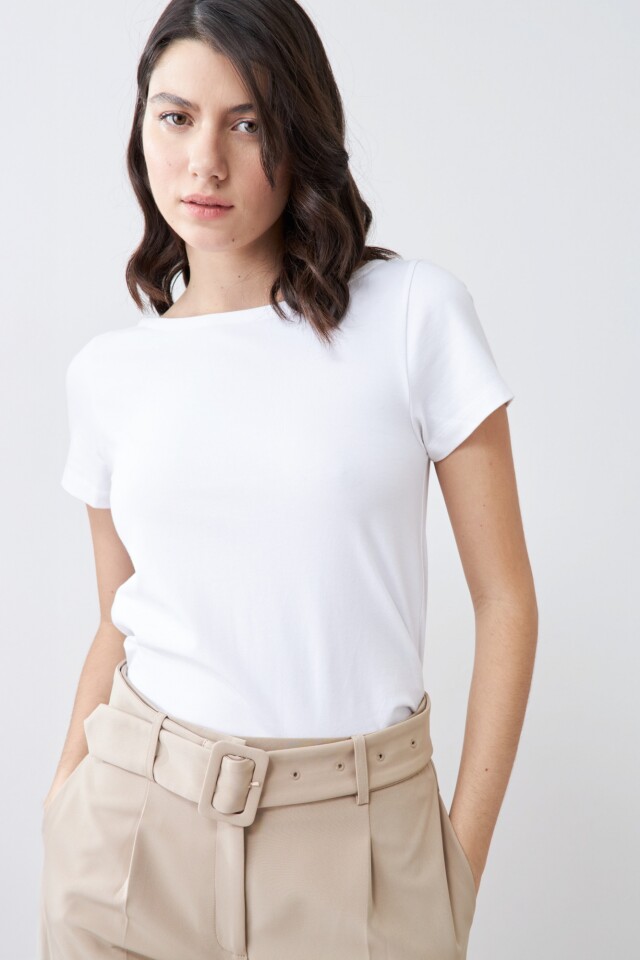 Remera escote bote blanco