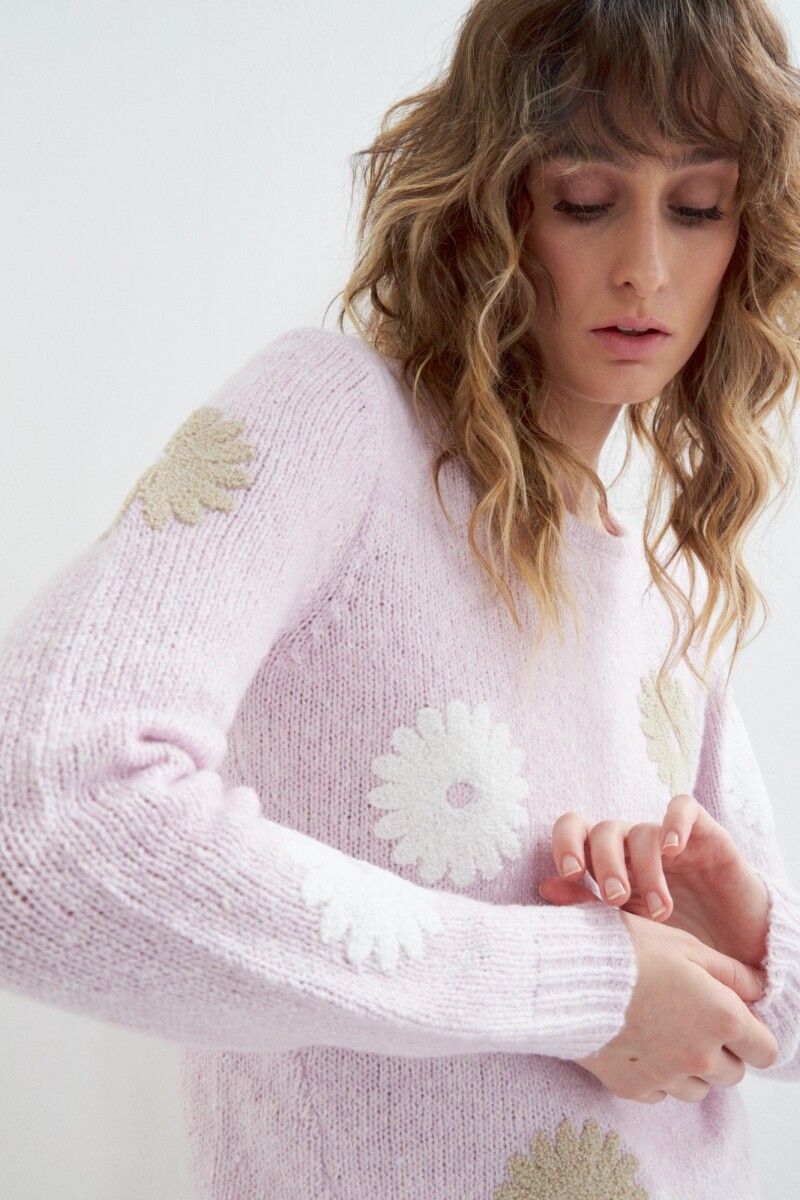 Sweater con flores bordadas lila
