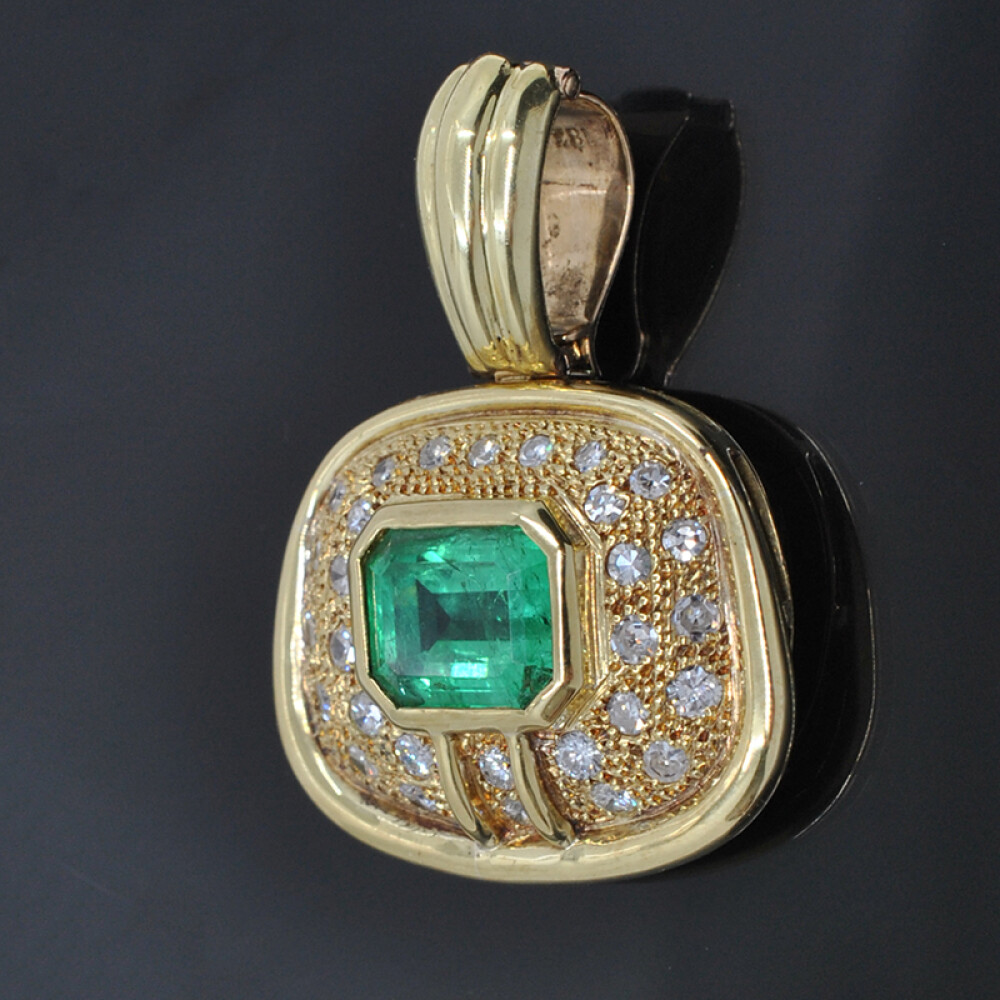 Colgante oro 18k brillantes y esmeralda Colgante oro 18k brillantes y esmeralda