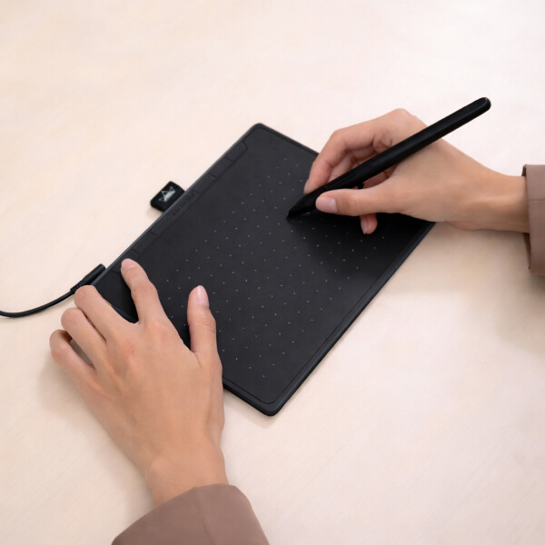 Tableta Digitalizadora Huion Rts-300 Lápiz Usb-c NEGRO