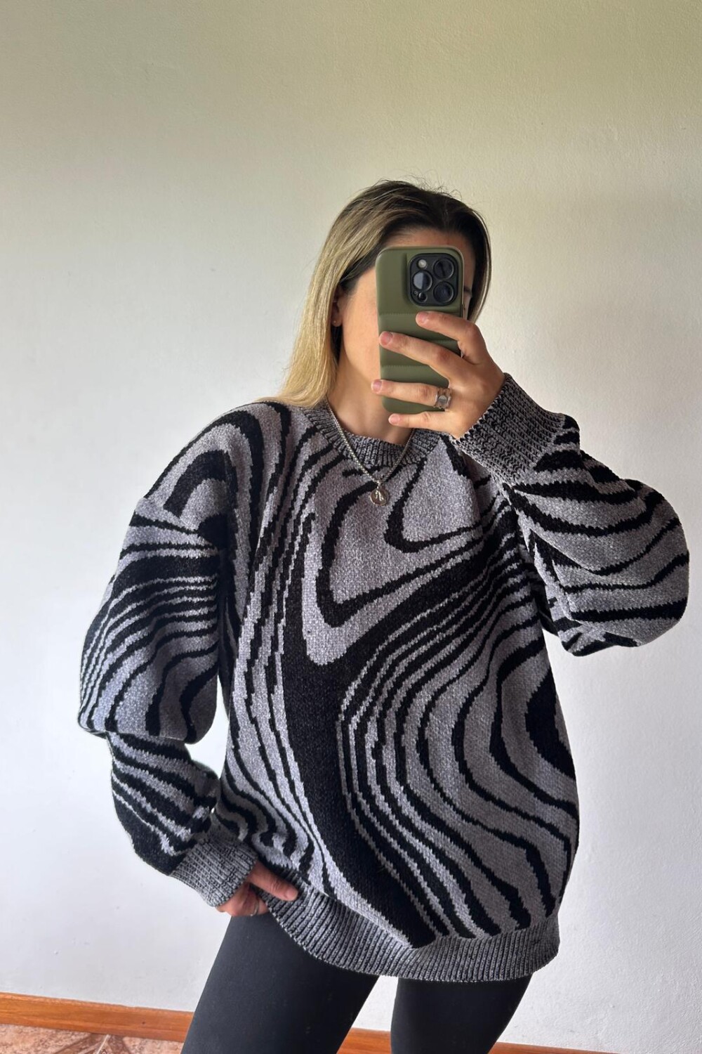 Buzo Zebra Negro y gris