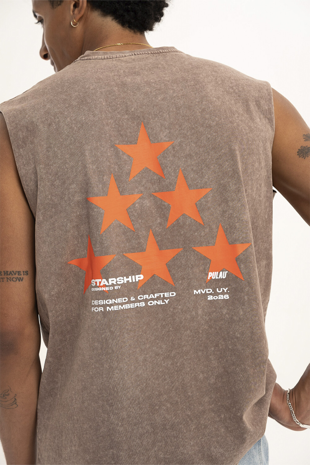 Musculosa Pulau Starship Marrón
