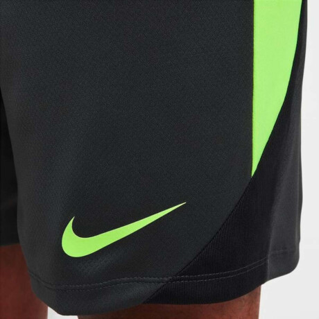 Short Nike Strike de Hombre Negro