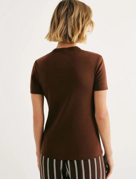 CAMISETA BÁSICA SLIM MARRÓN