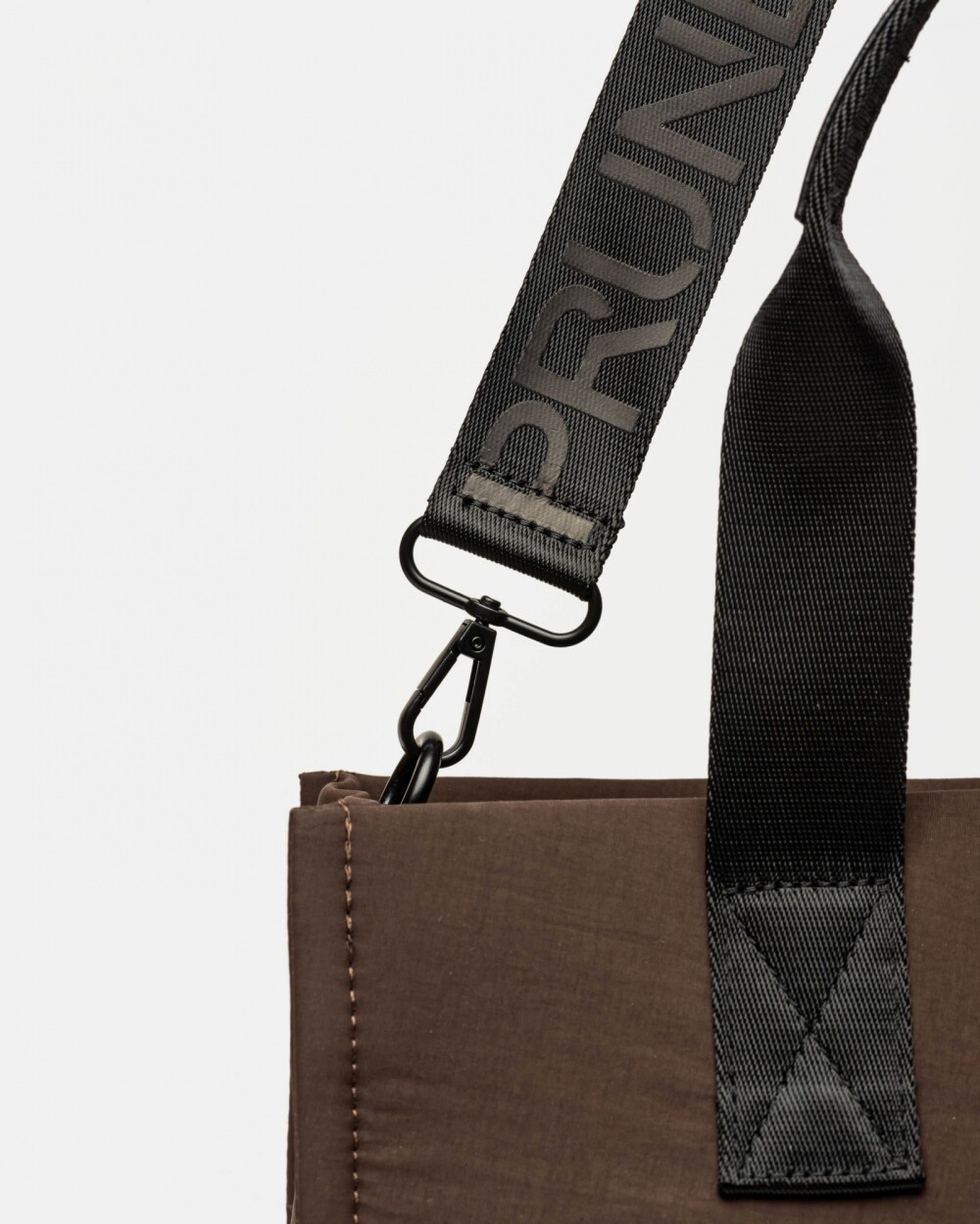 Cartera de mano Flight en nylon Marron