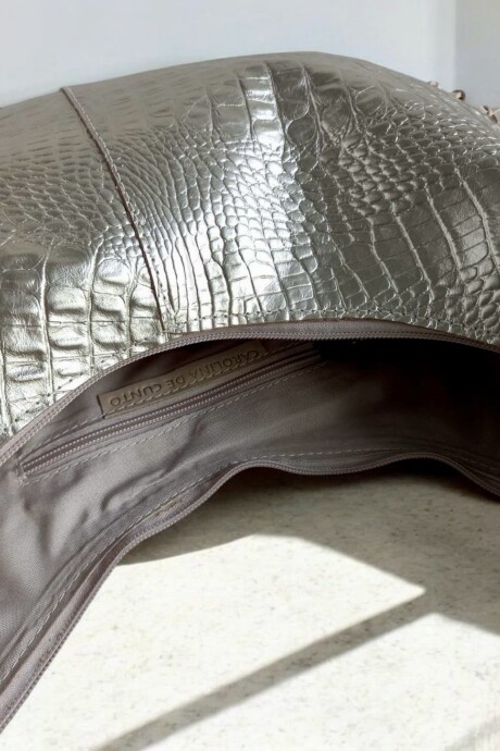 Cartera Alaska En Gamuza Con Flecos Linea Urbana Dorada.