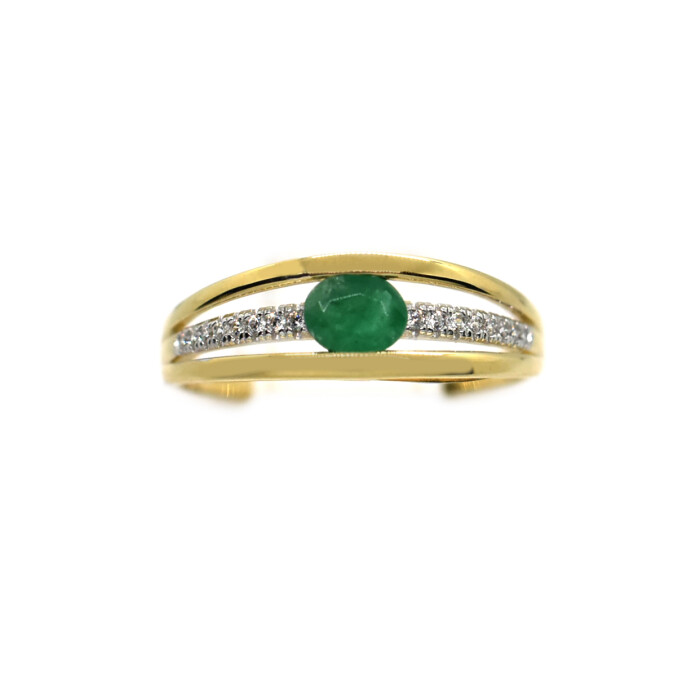 Anillo en Oro 9Kilates con esmeralda y Zirconias Anillo en Oro 9Kilates con esmeralda y Zirconias