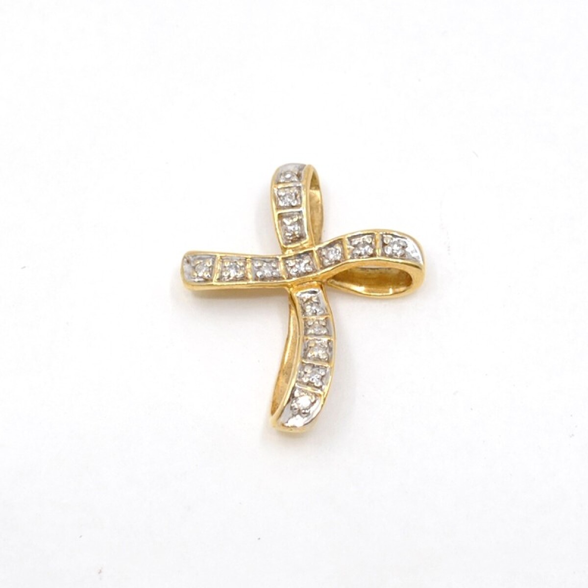 Cruz de oro 18K amarillo y brillantes 20 x 16 mm. 