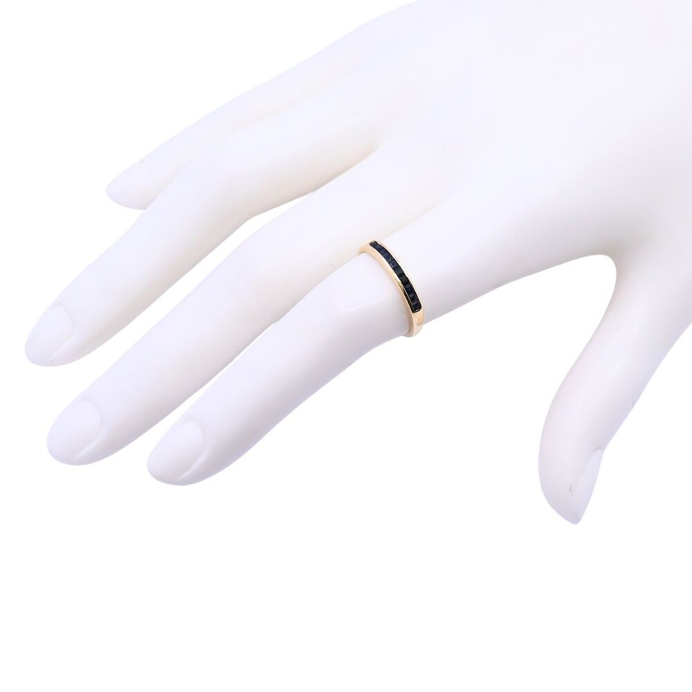 Anillo medio sin fin oro 18 k zafiros azules carré. Anillo medio sin fin oro 18 k zafiros azules carré.