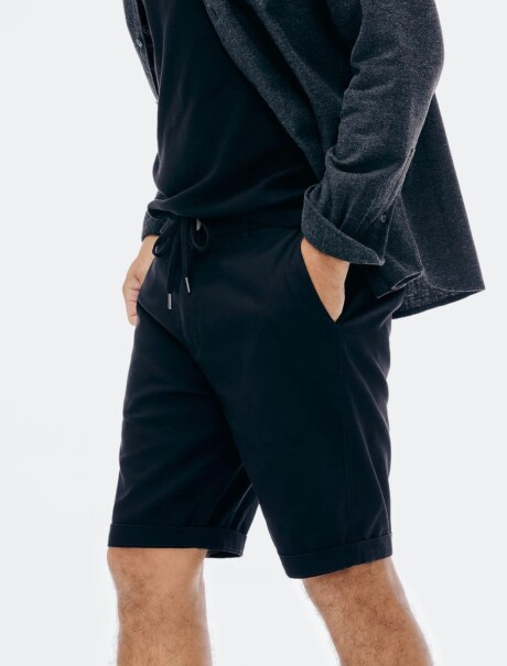 BERMUDA BÁSICA NEGRO