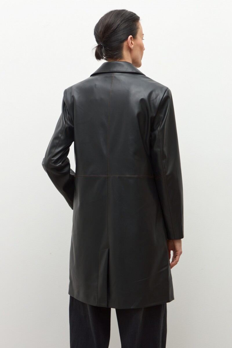 Blazer eco cuero con pespuntes negro