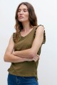 Musculosa escote V con volado tejido verde oliva