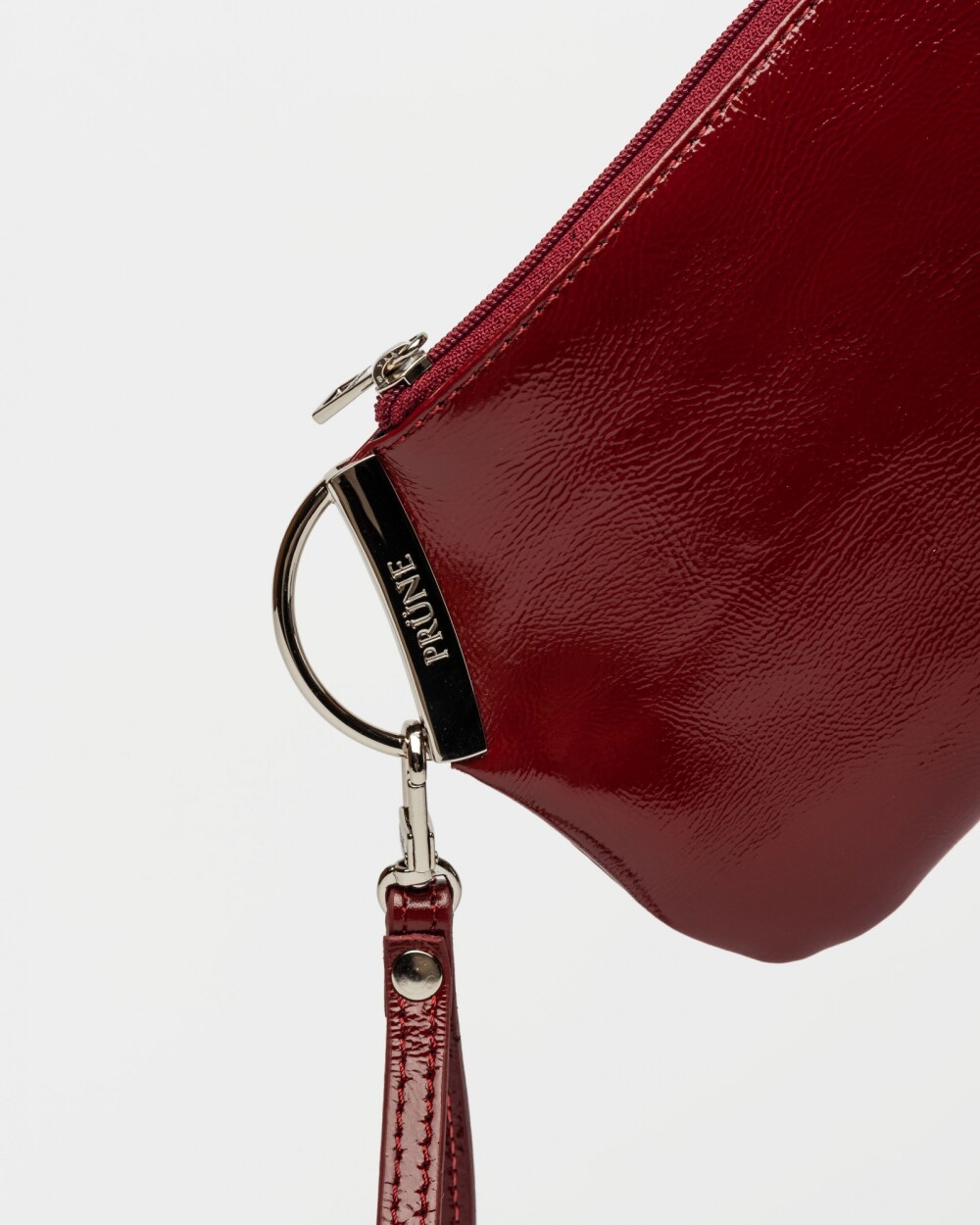 Porta Cosmeticos Katy En Cuero Charol Arrugado Berry