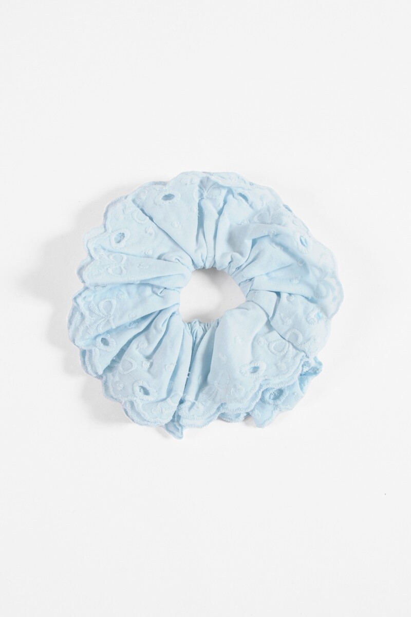 Gomita scrunchie broderie celeste