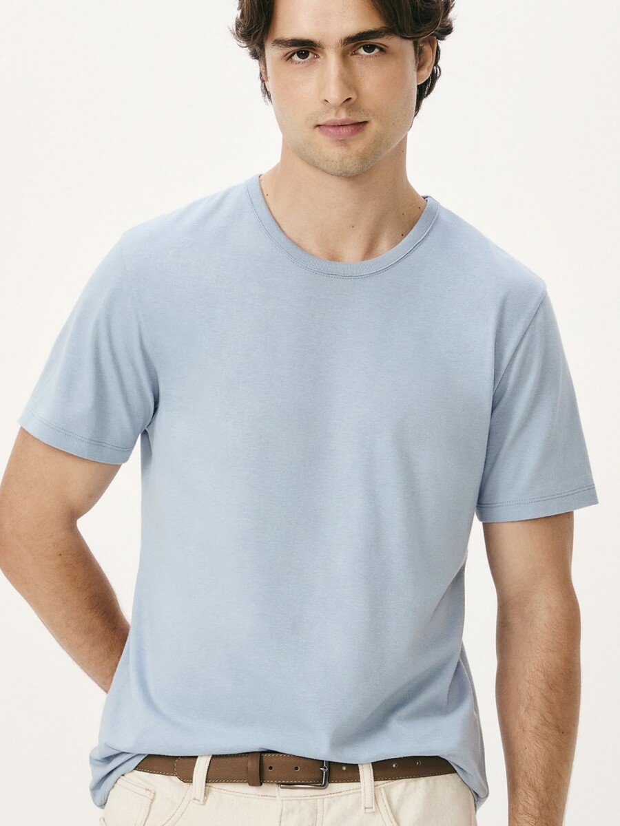 CAMISETA BÁSICA MANGA CORTA - CELESTE 
