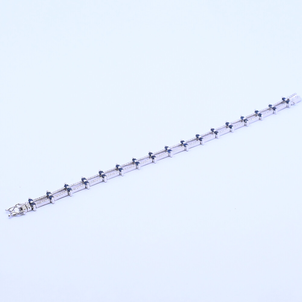 Pulsera articulada oro 18k blanco brillantes y zafiros carré. Pulsera articulada oro 18k blanco brillantes y zafiros carré.