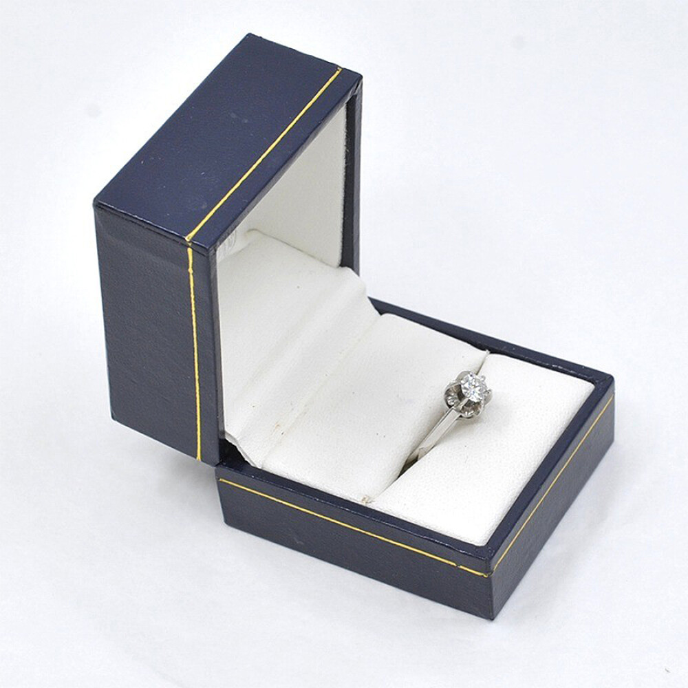 Anillo Antiguo En Oro 18K Y Brillante Anillo Antiguo En Oro 18K Y Brillante