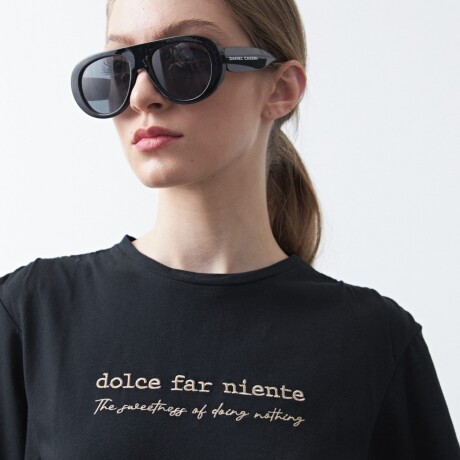 REMERA ALGARROBO Negro