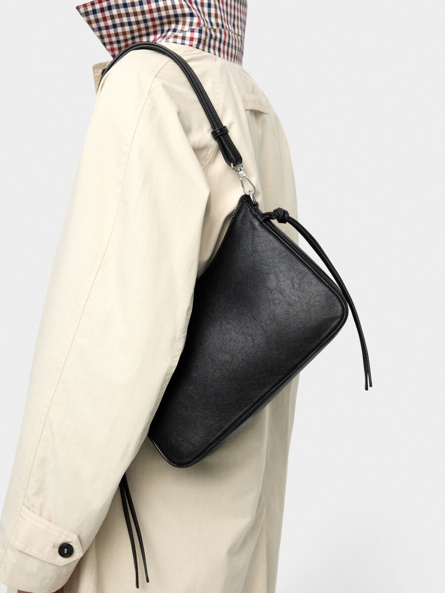 Bolso Bandolera Con Tiras Laterales negro