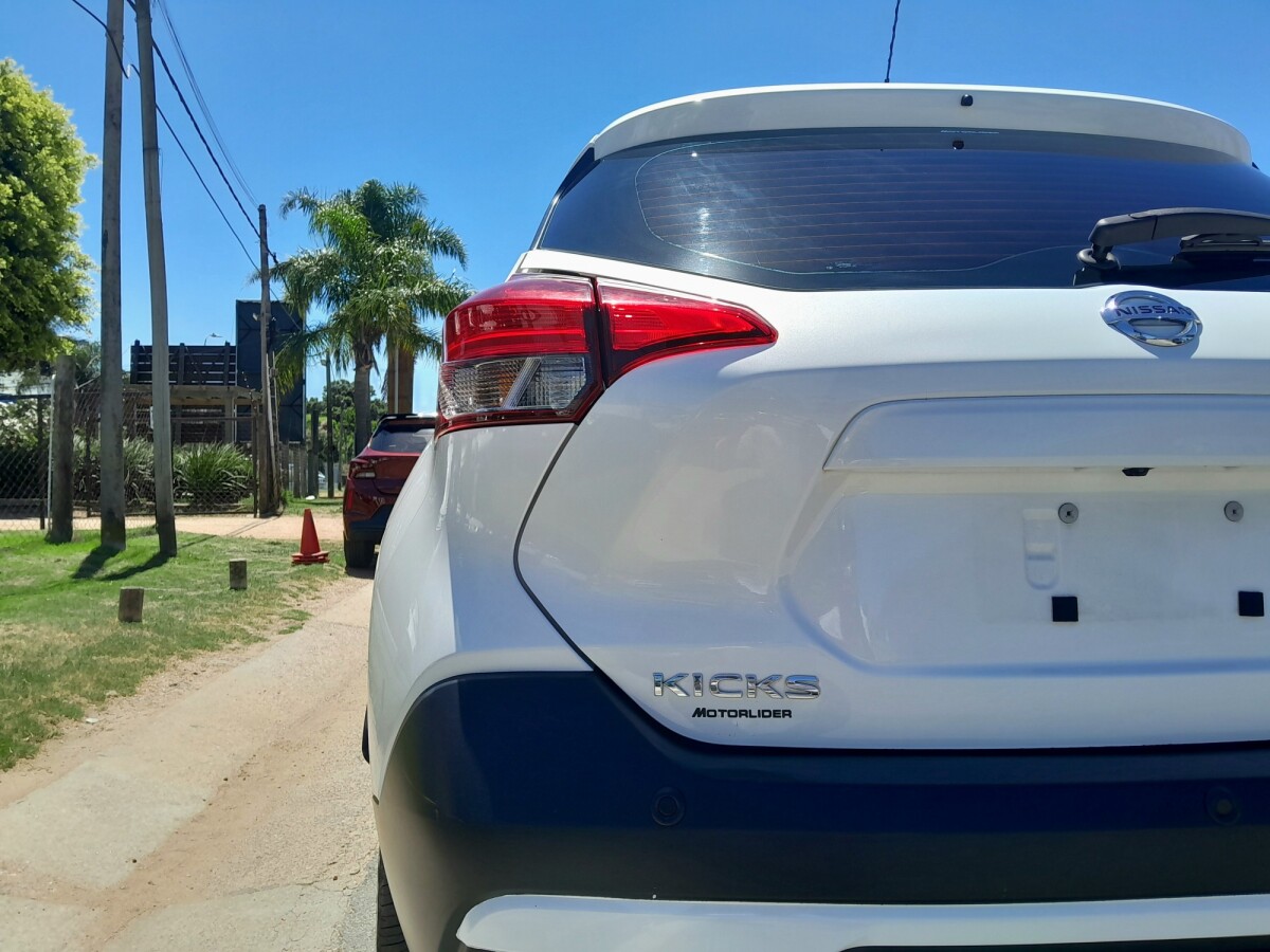 Nissan Kicks 1.6 Exclusive CVT | Permuta / Financia Nissan Kicks 1.6 Exclusive CVT | Permuta / Financia