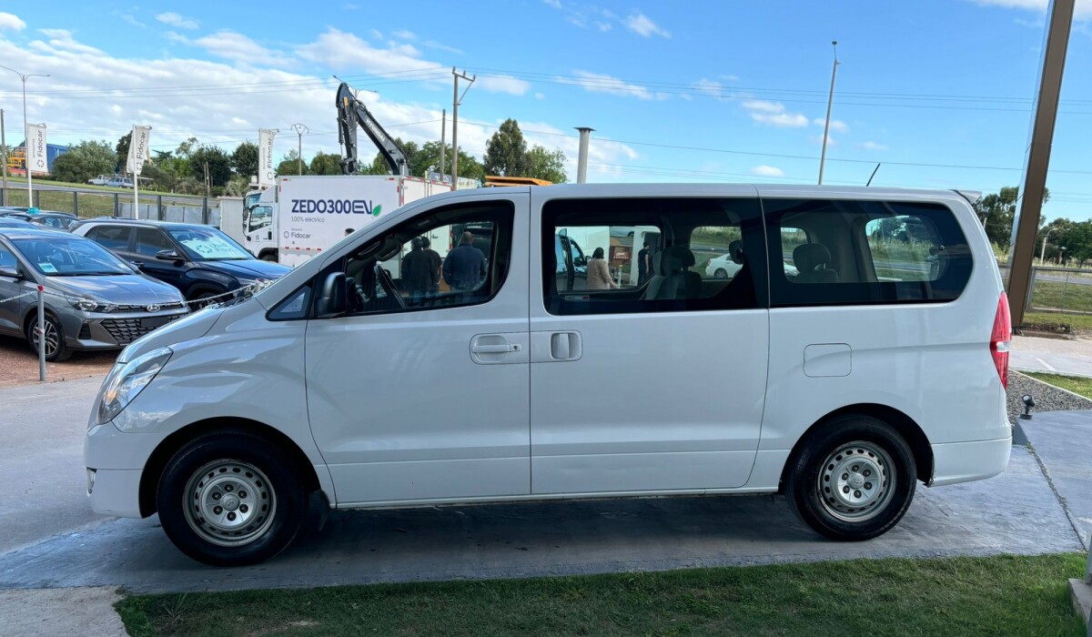 H1 12Plz Minibus Diesel - 2018 ( 9Plz COLOCADOS ) H1 12Plz Minibus Diesel - 2018 ( 9Plz COLOCADOS )
